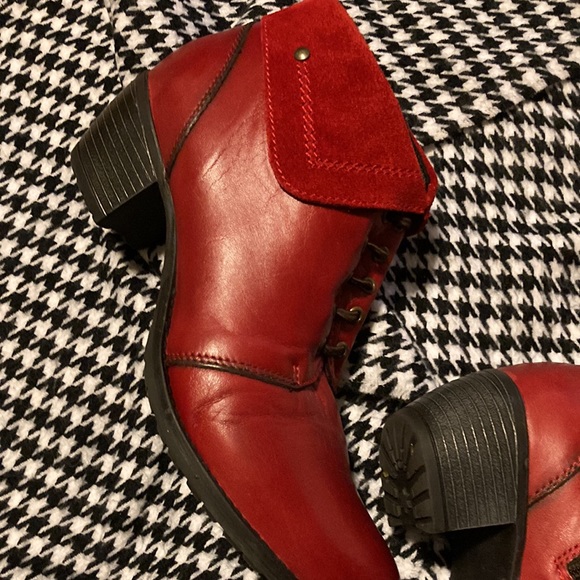 Red leather ankle boots - Picture 6 of 9